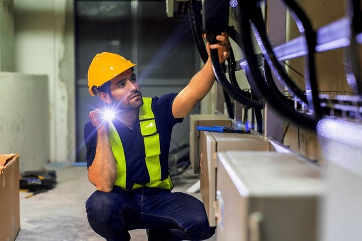Electrical Safety Check for Endeavour Hills Properties